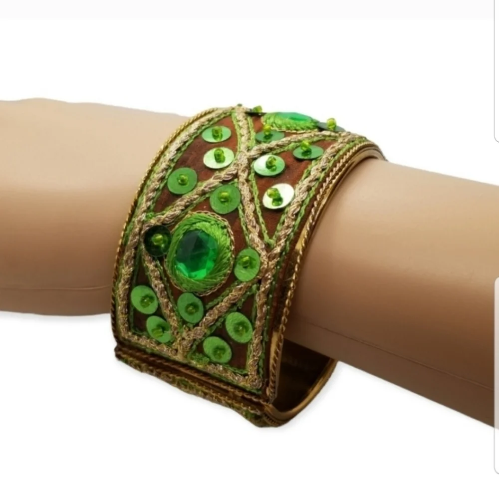 VINTAGE GOLDTONED & GREEN SEQUIN DETAILED BOHO CLAMPER BRACELET